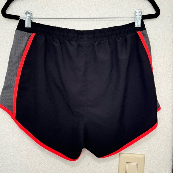 Under Armour Women's Running Shorts M - Picture 3 of 5